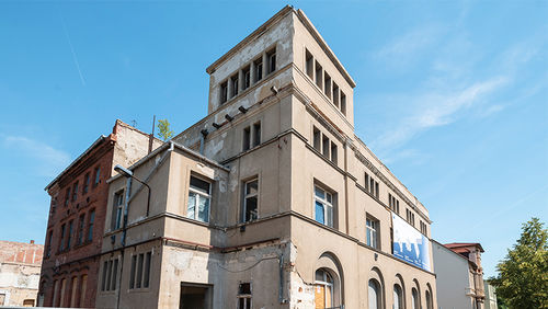 Kontorgebäude vor Beginn der Sanierungsarbeiten